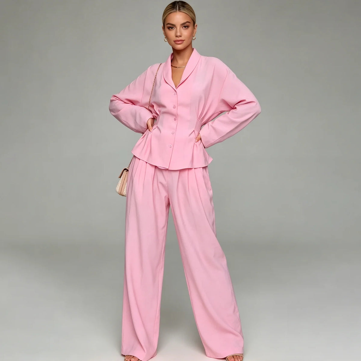 סט ז׳קט פפלום מכופתר ומכנס רחב