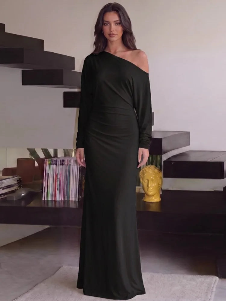 שמלת מקסי כתף אחת עם שרוולי עטלף – שחור